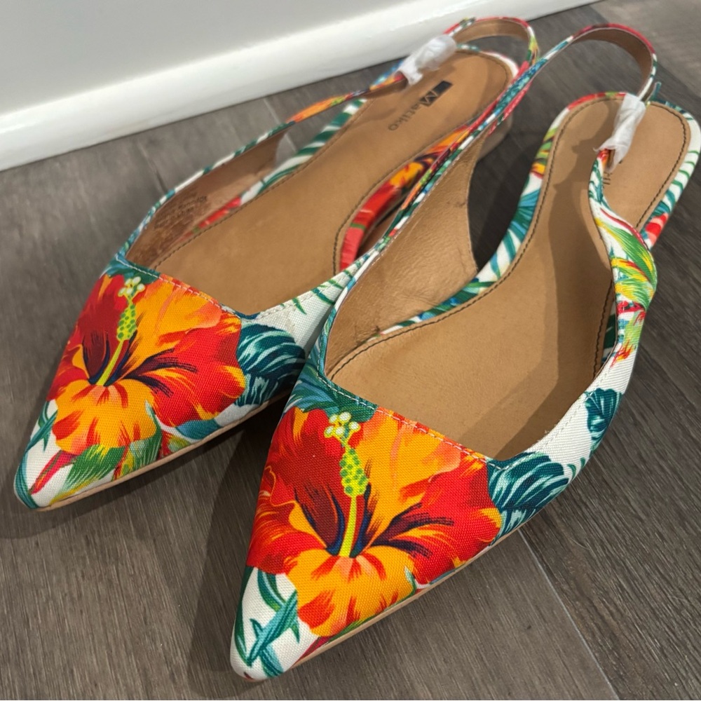 NIB Matiko Anthropologie Hawaiian Print Slingback Flats Size 39 Green Red Floral